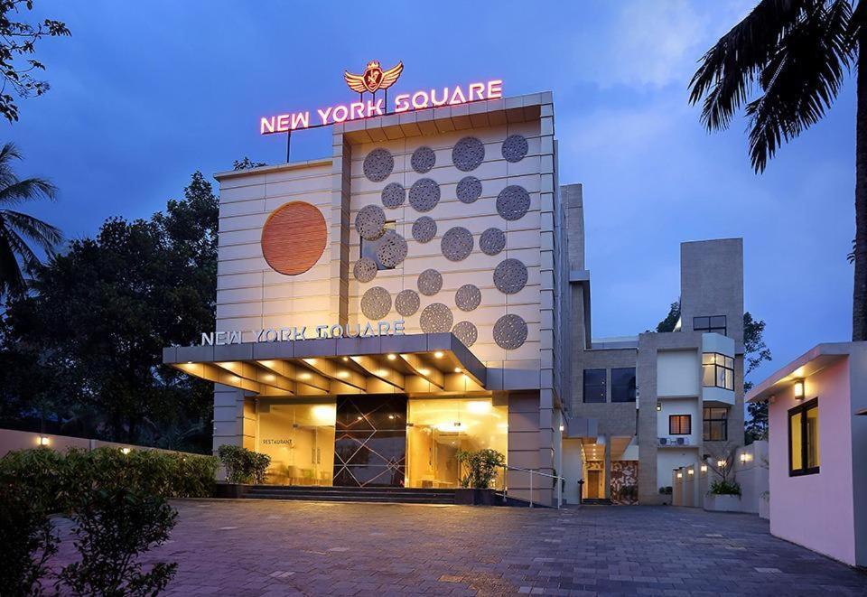 Hotel New York Square Kottayam Esterno foto