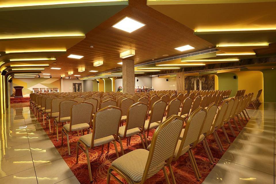 Hotel New York Square Kottayam Esterno foto