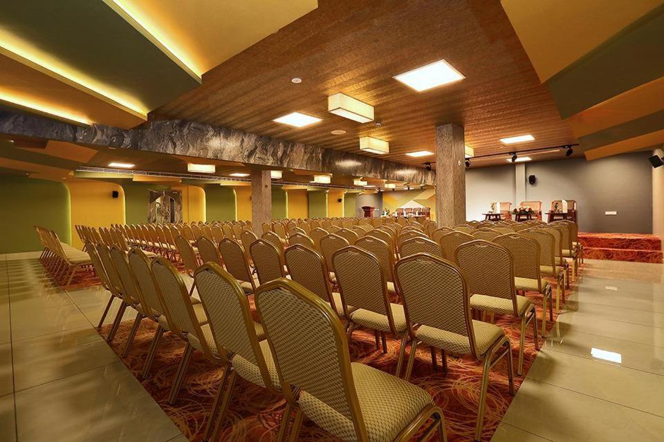 Hotel New York Square Kottayam Esterno foto