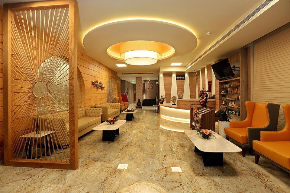 Hotel New York Square Kottayam Esterno foto