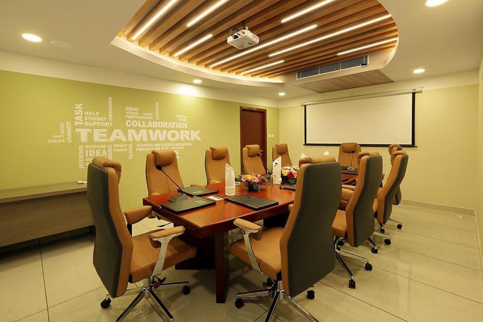 Hotel New York Square Kottayam Esterno foto