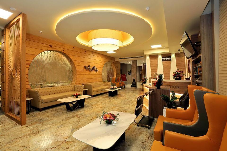Hotel New York Square Kottayam Esterno foto