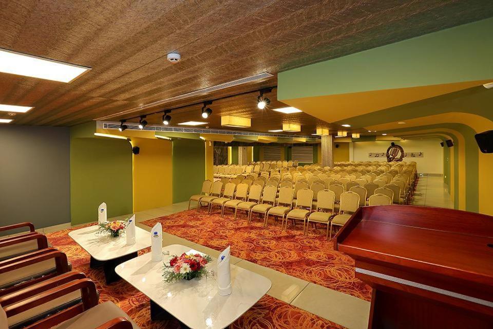 Hotel New York Square Kottayam Esterno foto