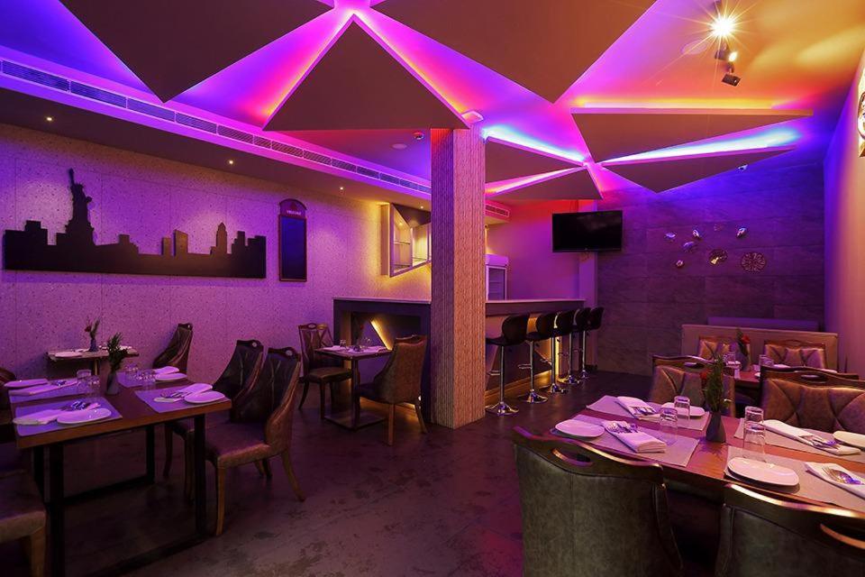 Hotel New York Square Kottayam Esterno foto