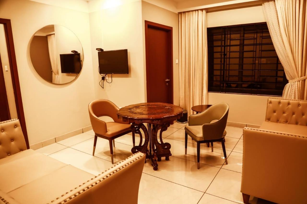 Hotel New York Square Kottayam Esterno foto