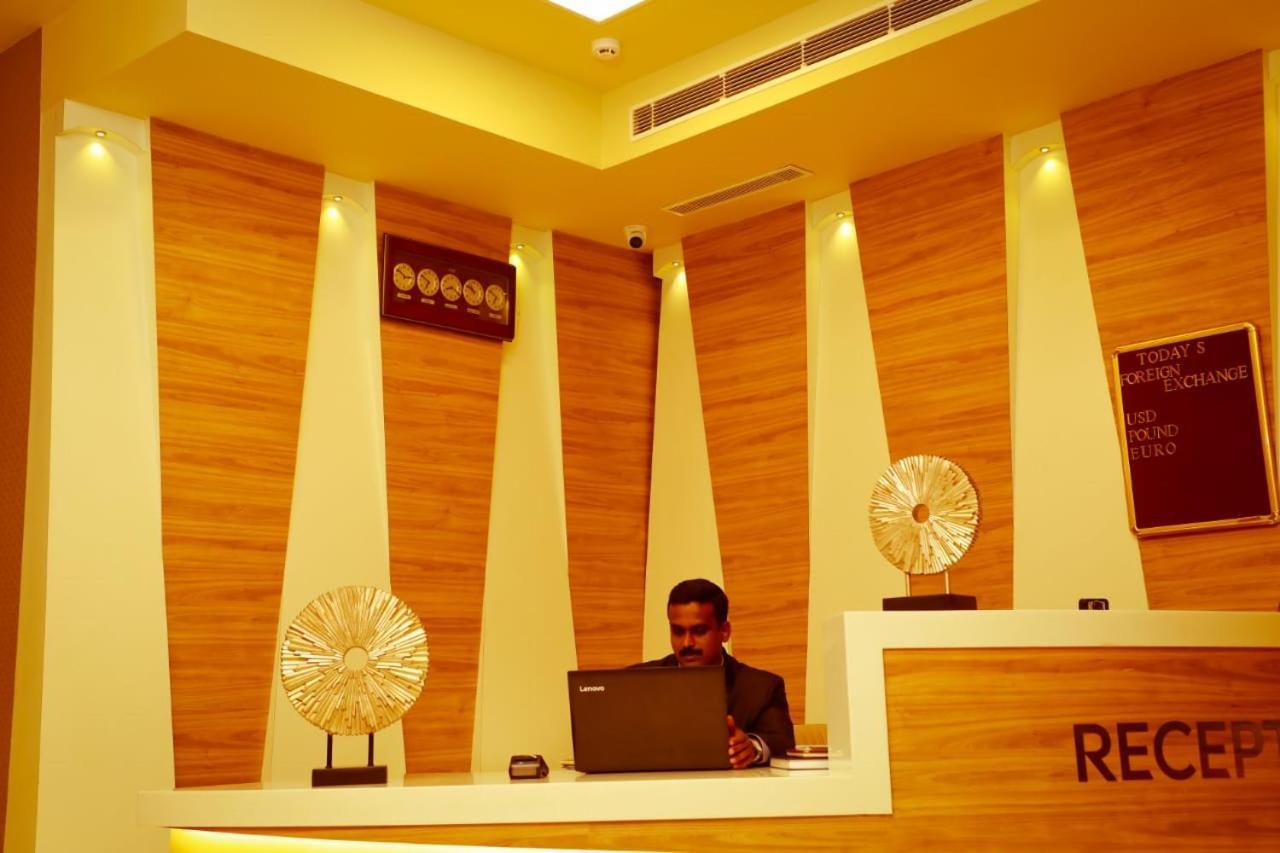 Hotel New York Square Kottayam Esterno foto