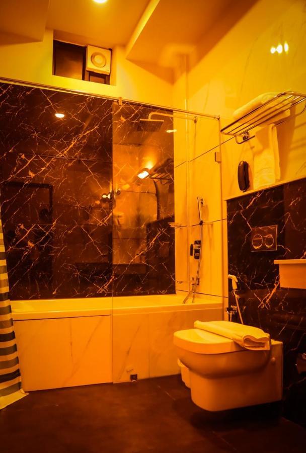 Hotel New York Square Kottayam Esterno foto