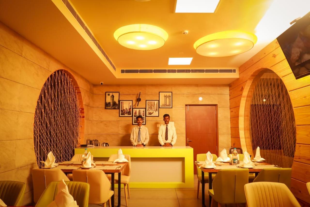 Hotel New York Square Kottayam Esterno foto