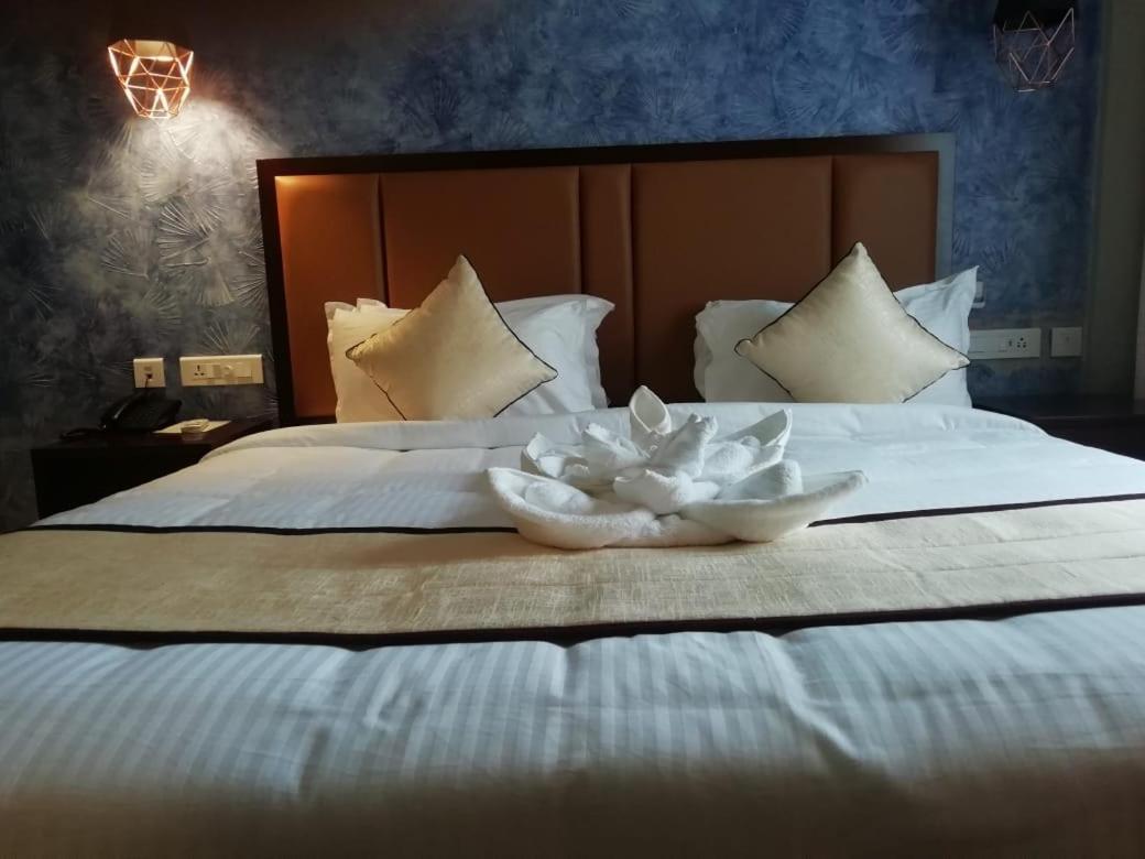 Hotel New York Square Kottayam Esterno foto
