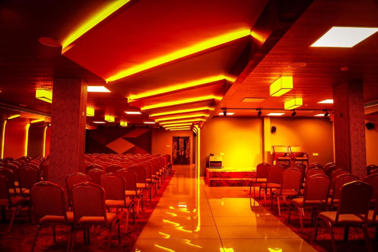 Hotel New York Square Kottayam Esterno foto