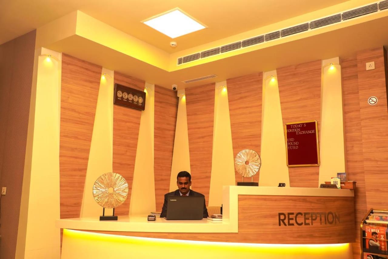Hotel New York Square Kottayam Esterno foto